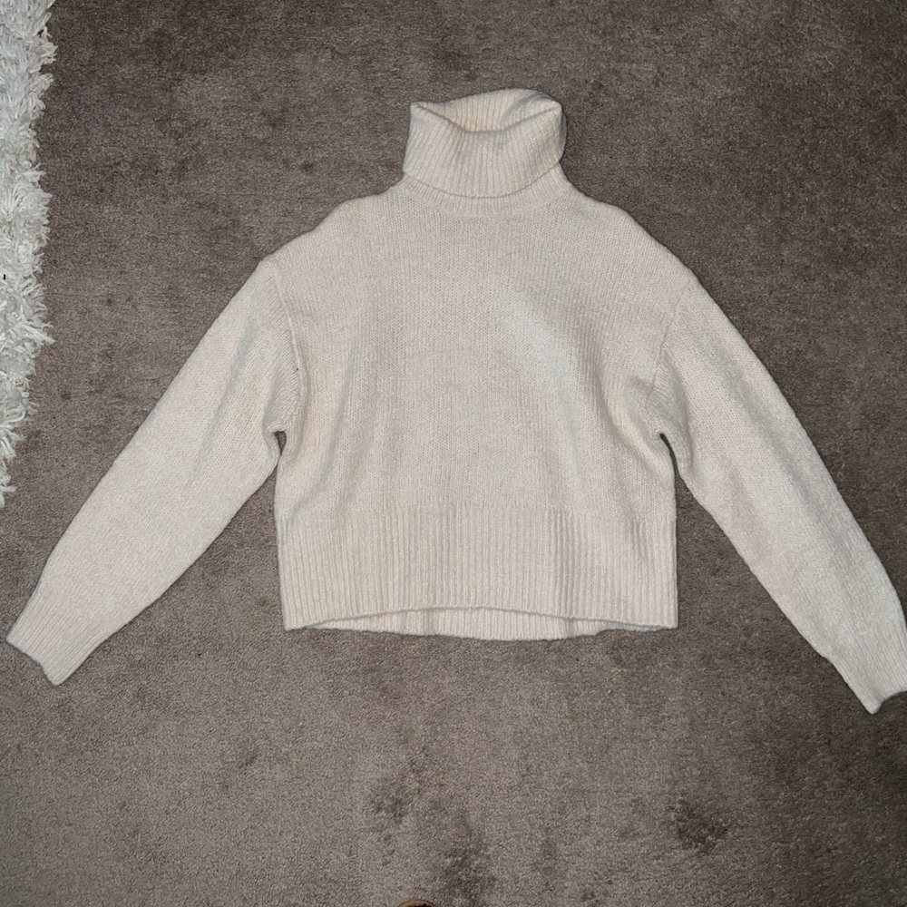 Turtle neck sweater ☺️